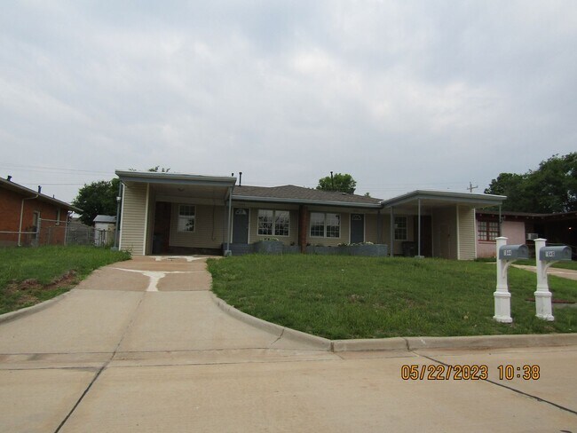 Building Photo - Very Nice Remodeled Duplex Home! No Pet Home!