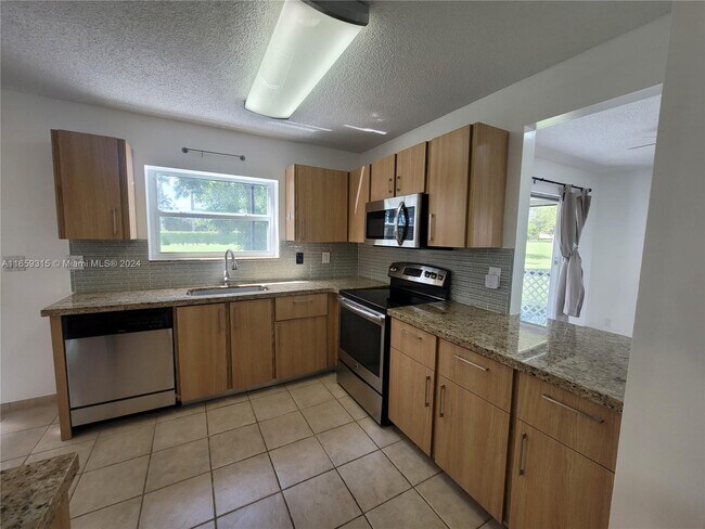 Building Photo - 651 Woodgate Ln