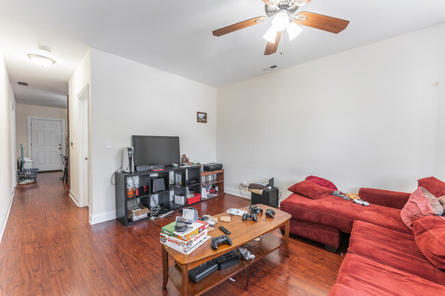 Foto del edificio - 2911 N Ridgeway Ave