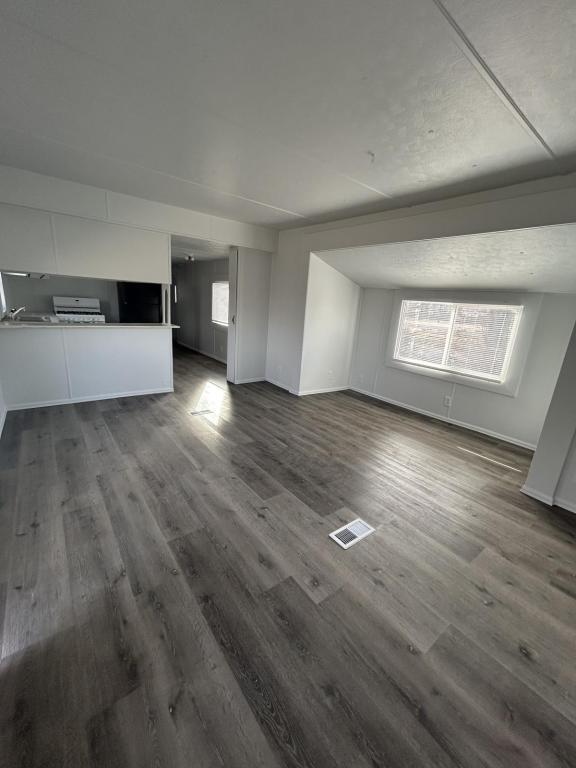 Building Photo - 1101 1/2 W 4TH ST