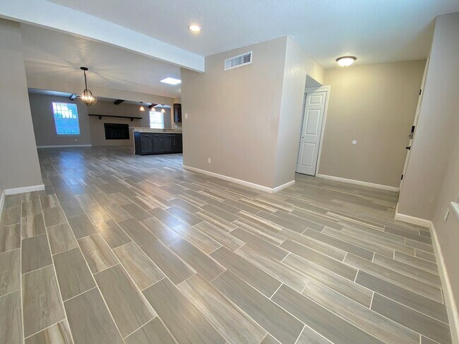Foto del edificio - Northeast El Paso 3 bed with Refrig A/C