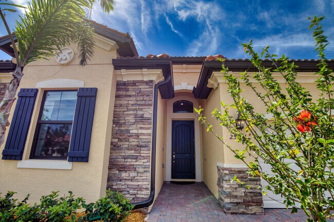 Foto del edificio - Seasonal Short-Term Heated Pool Home In Sa...