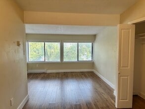 Building Photo - 2888 Belmont Ave