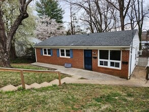 Building Photo - 1104 River Ct