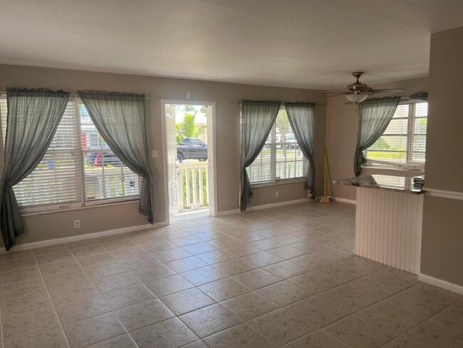 Building Photo - 325 Ocean Breeze