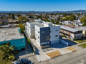 Building Photo - 2811 Cloverdale Ave
