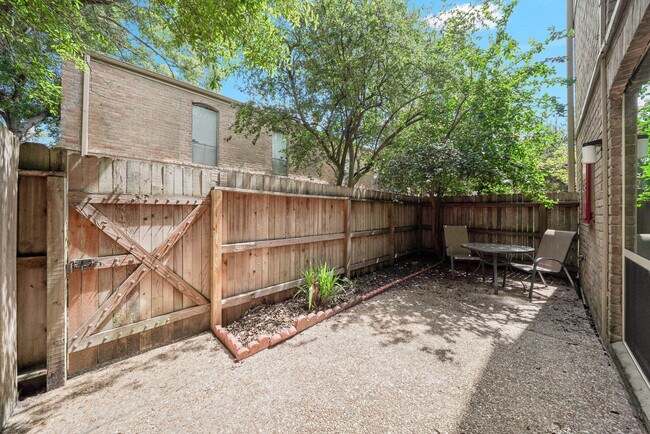 Patio privado y seguro - 4633 Wild Indigo St
