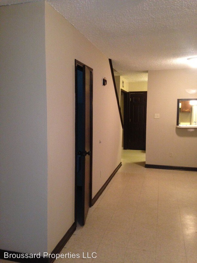 Building Photo - 206 Loire Ave
