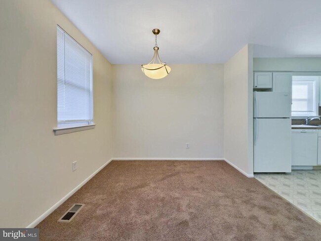 Foto del edificio - 9754 E Roosevelt Blvd