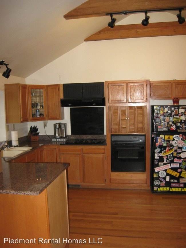 Building Photo - 815 Skeet Club Rd