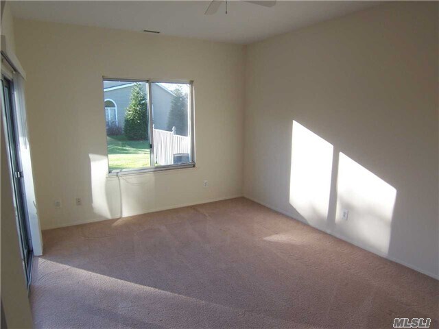 Building Photo - 859 Spring Lake Dr