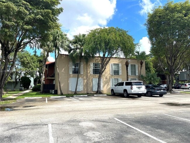 Photo - 10822 N Kendall Dr Apartment