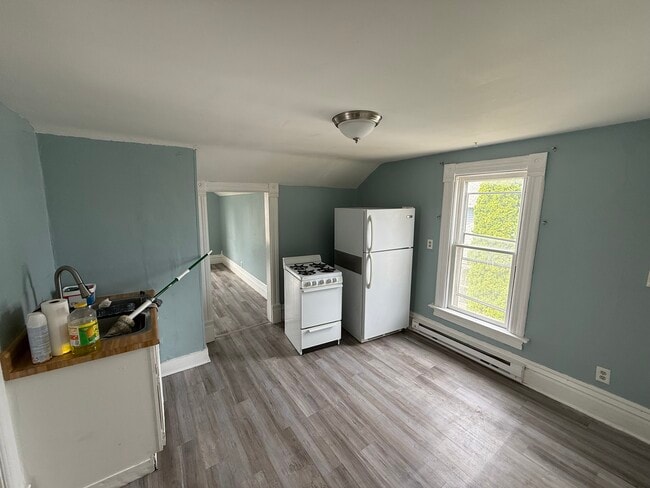 Kitchen - 406 W 14th Ave