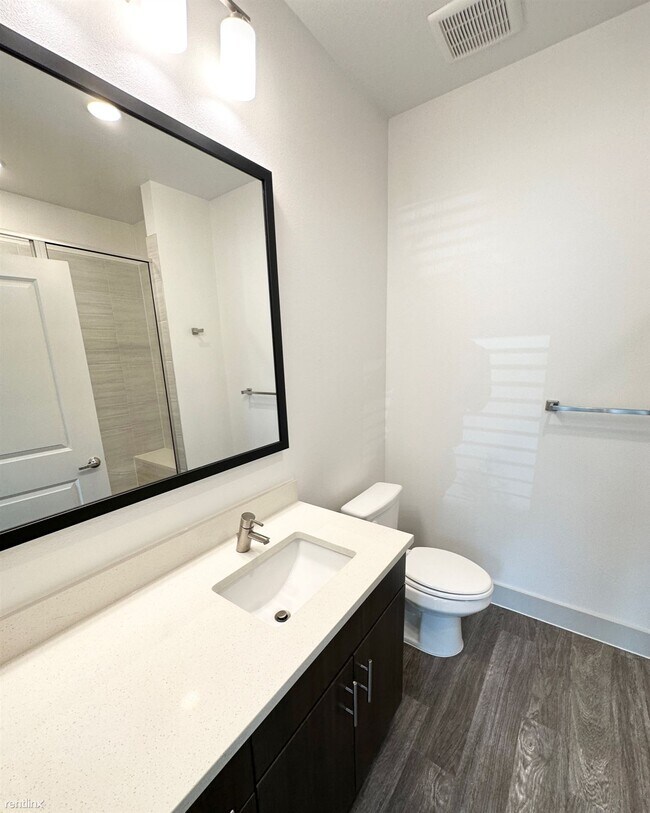Foto del edificio - 1 br, 1 bath Condo - 11101 NW Hwy W/D In-U...