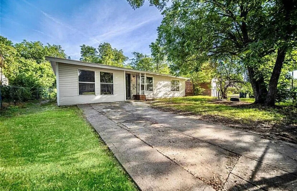 Primary Photo - Remodeled 3/1 LANDSCAPING INCLUDED!