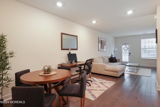 Foto del edificio - 50 Midway Rd S