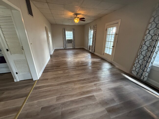 Foto del edificio - 321 W Maple St