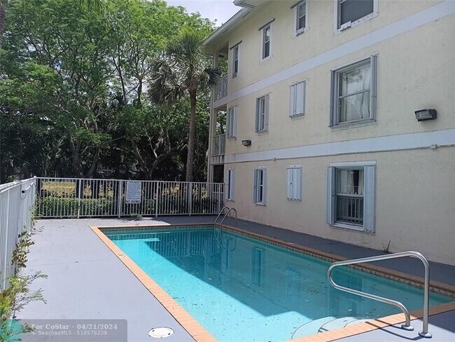 Foto del edificio - 2901 Riverside Dr