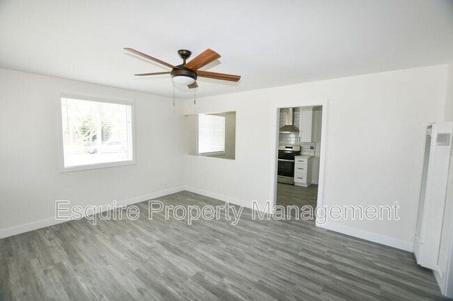 Building Photo - 69 Raemere St