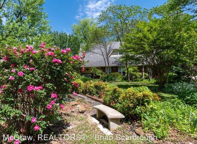 Building Photo - 4 br, 2.5 bath House - 6565 S. Hudson Place