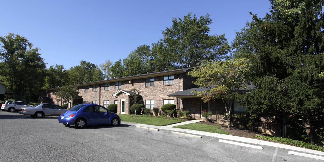 Foto del edificio - 645 Watkins Rd