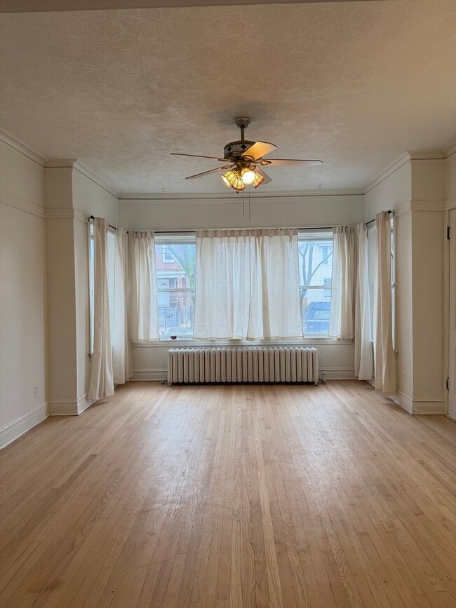 Foto del edificio - 2453 N Tripp Ave