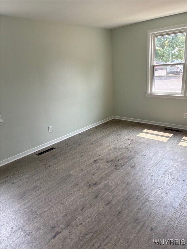 Building Photo - 482 Ridge St