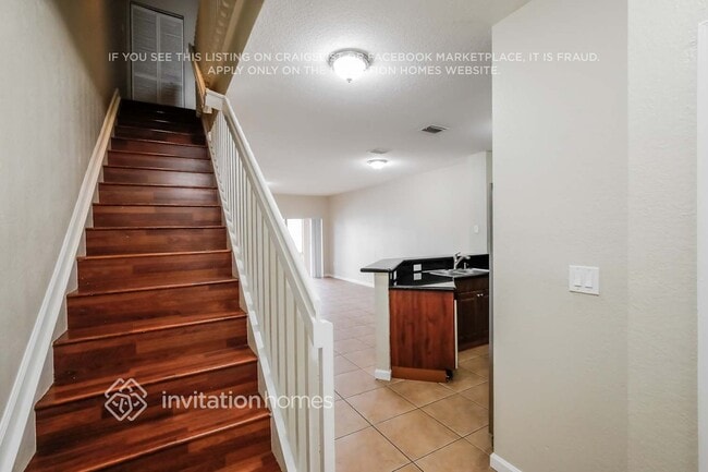 Building Photo - 8899 N Isles Cir