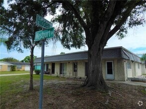 Building Photo - 9800 Hidden Ln