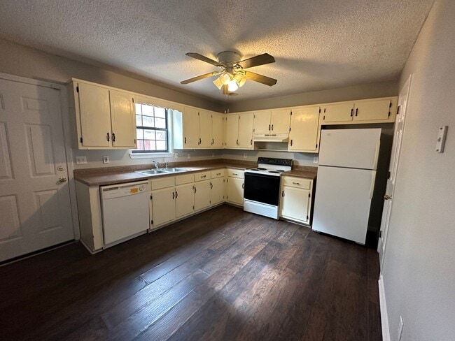 Building Photo - Townhome for rent in Grayson Valley