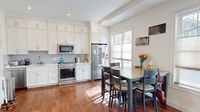 Building Photo - 4 Market St