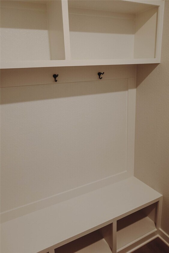 Primary Photo - 8526 Blueberry Ash St