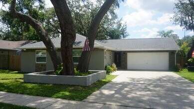 Building Photo - 213 Foxwood Dr