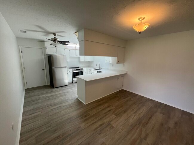 Foto del edificio - 574 SW Duval Ave
