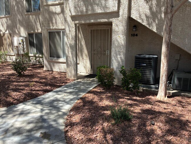 Building Photo - 5150 Mandalay Springs Dr