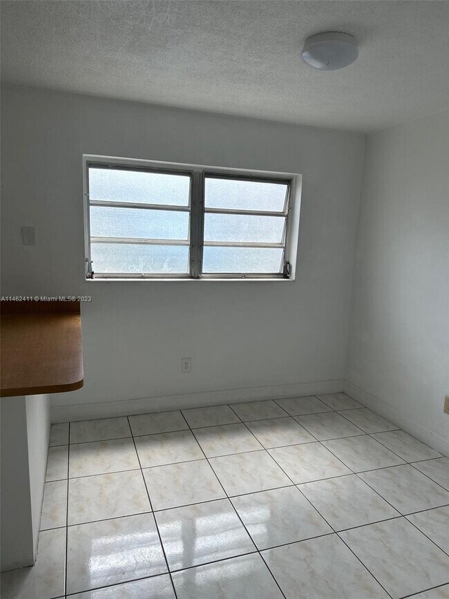 Foto del edificio - 4620 W Flagler St