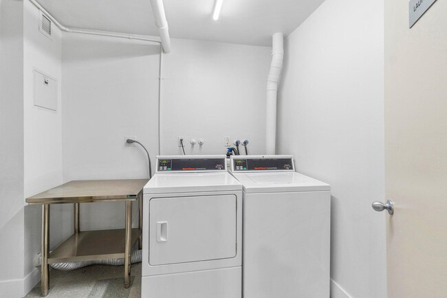 Foto del edificio - 4511 S Ocean Blvd