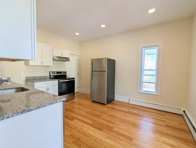 Foto del edificio - 15 Cameron Ave