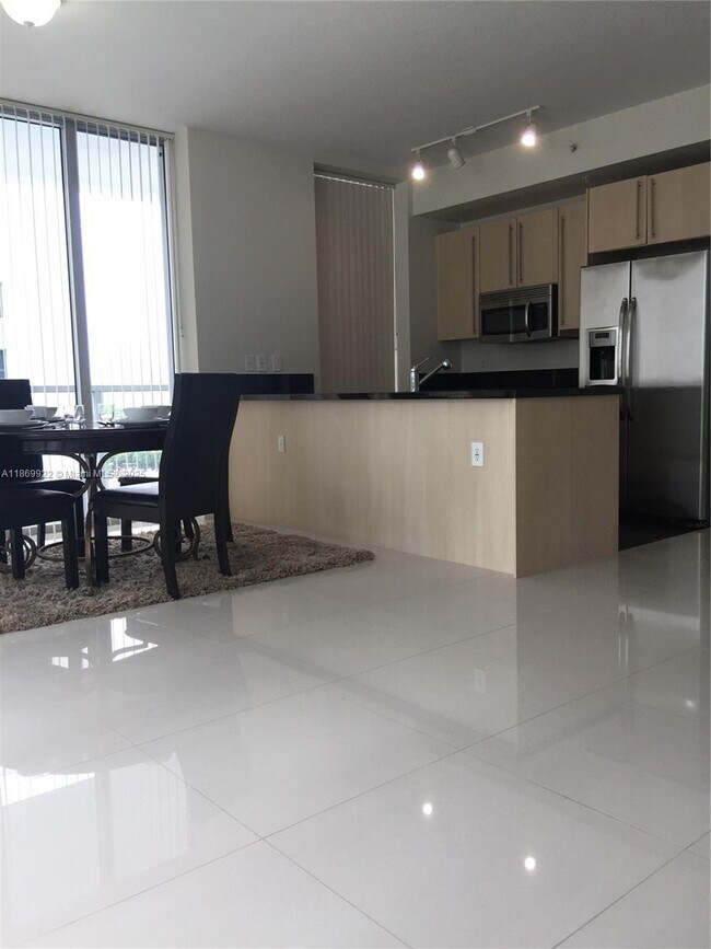 Foto del edificio - 79 SW 12th St