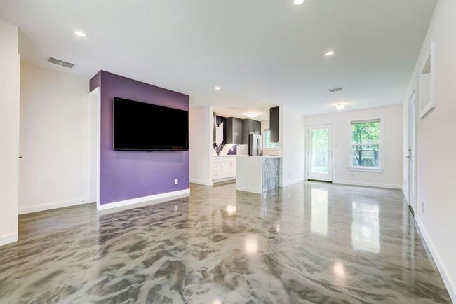 Foto del edificio - 3100 Ray Wood Dr