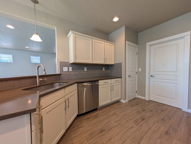 Foto del edificio - Beautiful 3-Bedroom, 2.5-Bath Home In the ...