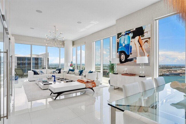 Foto del edificio - 900 Brickell Key Blvd