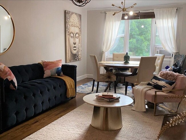 Living space - 3 Sadore Ln