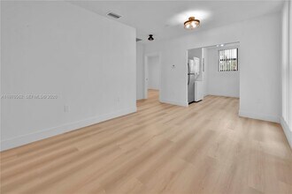 Building Photo - 1119 SW 6th St