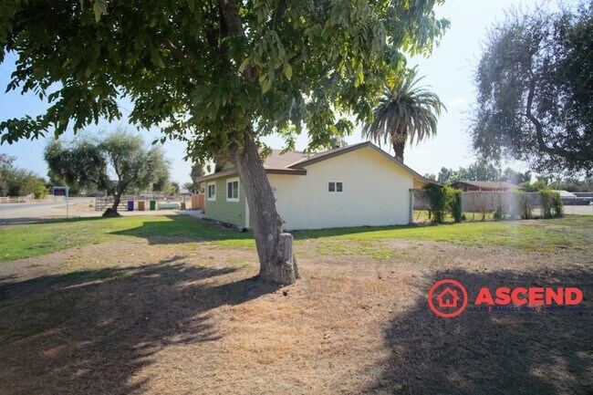 Foto del edificio - 3 Bed / 2 Bath Home on 2 Acres of Cattle L...