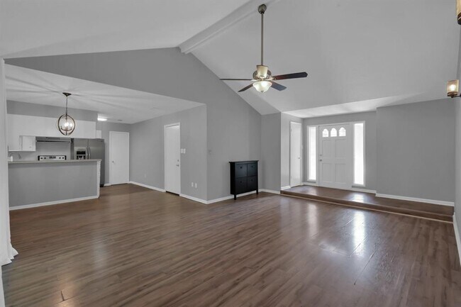 Foto del edificio - 156 Greenleaf Ln