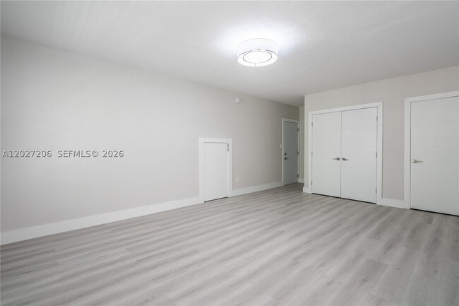 Building Photo - 2418 Flamingo Dr