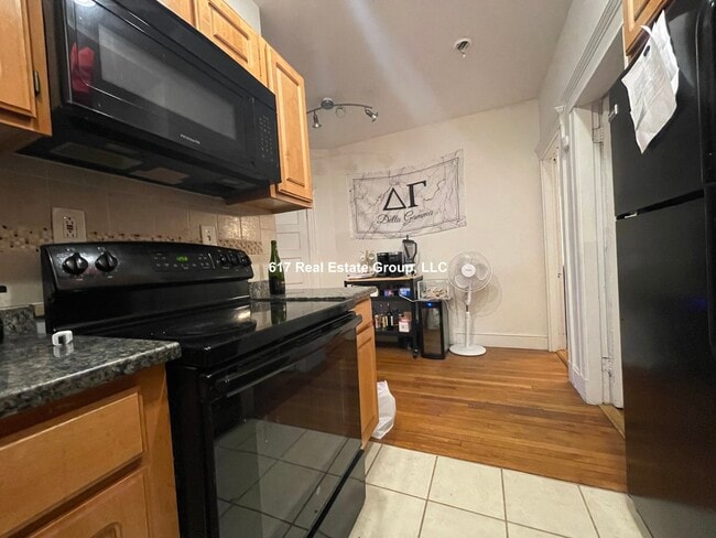 Foto del edificio - 1122 Commonwealth Ave