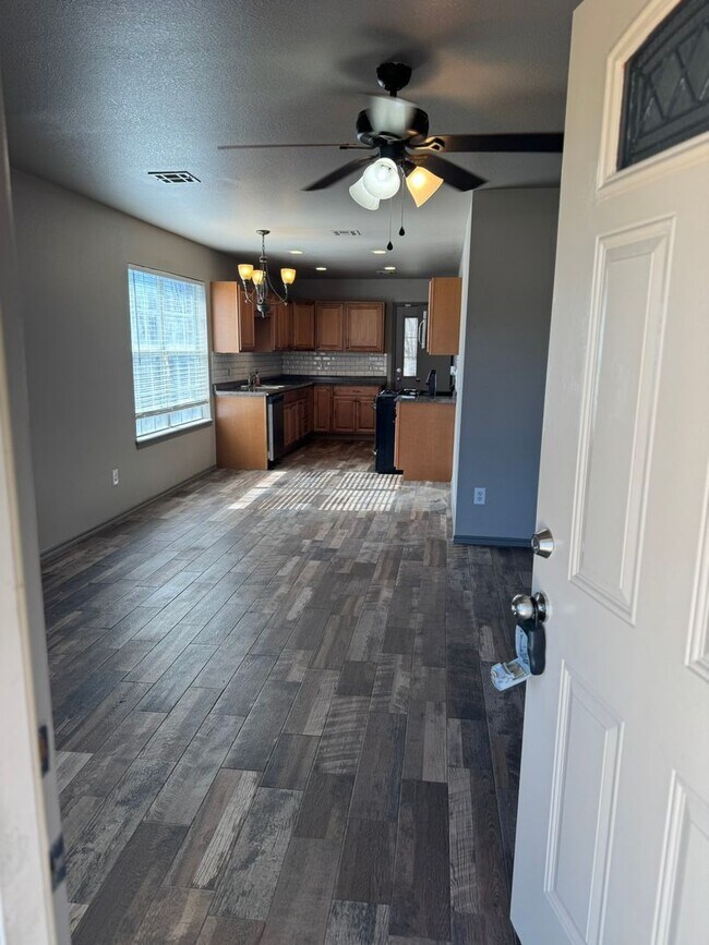 Foto del edificio - Charming 3 Bed / 2 Bath Home in Coweta – Spacious Lot + Creek Access!