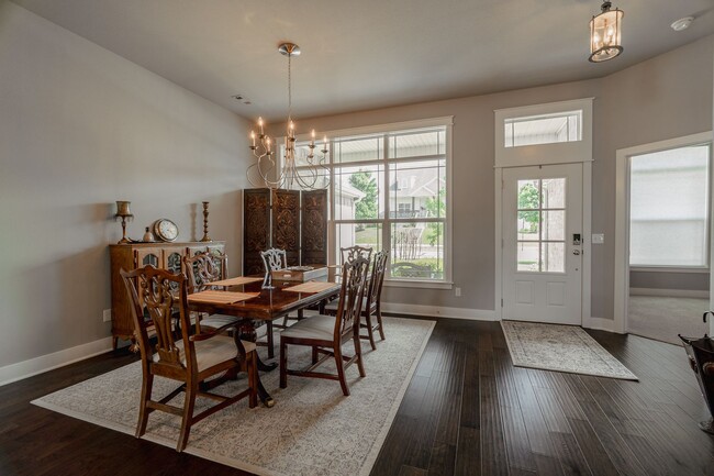 Building Photo - Immaculate 4 Bedroom Home with in Riverwal...